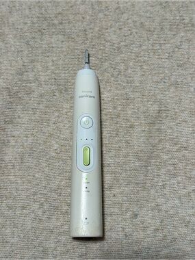 Philips Sonicare Rechargeable Toothbrush Handle in Off-White with Lime Accent